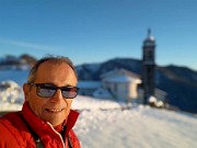 Miragoli con Monte Castello (1089 m), innevati e baciati dal sole